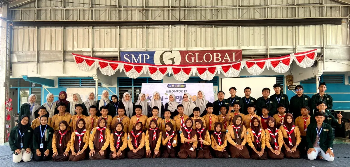Ubah Limbah Jadi Cuan dan Estetik, Mahasiswa KKN dari UNWAHA Latih Guru dan Murid SMP Global Buat Lilin Aromaterapi dari Minyak Jelantah